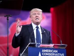 Donald Trump “scares” Jewish Democrats.