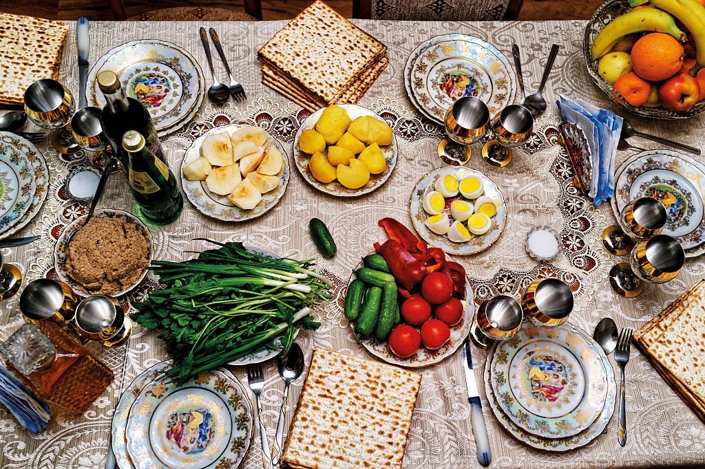 Passover Seder Recipes And Hosting Tips – The Forward Passover Seder Recipes And Hosting Tips – The Forward