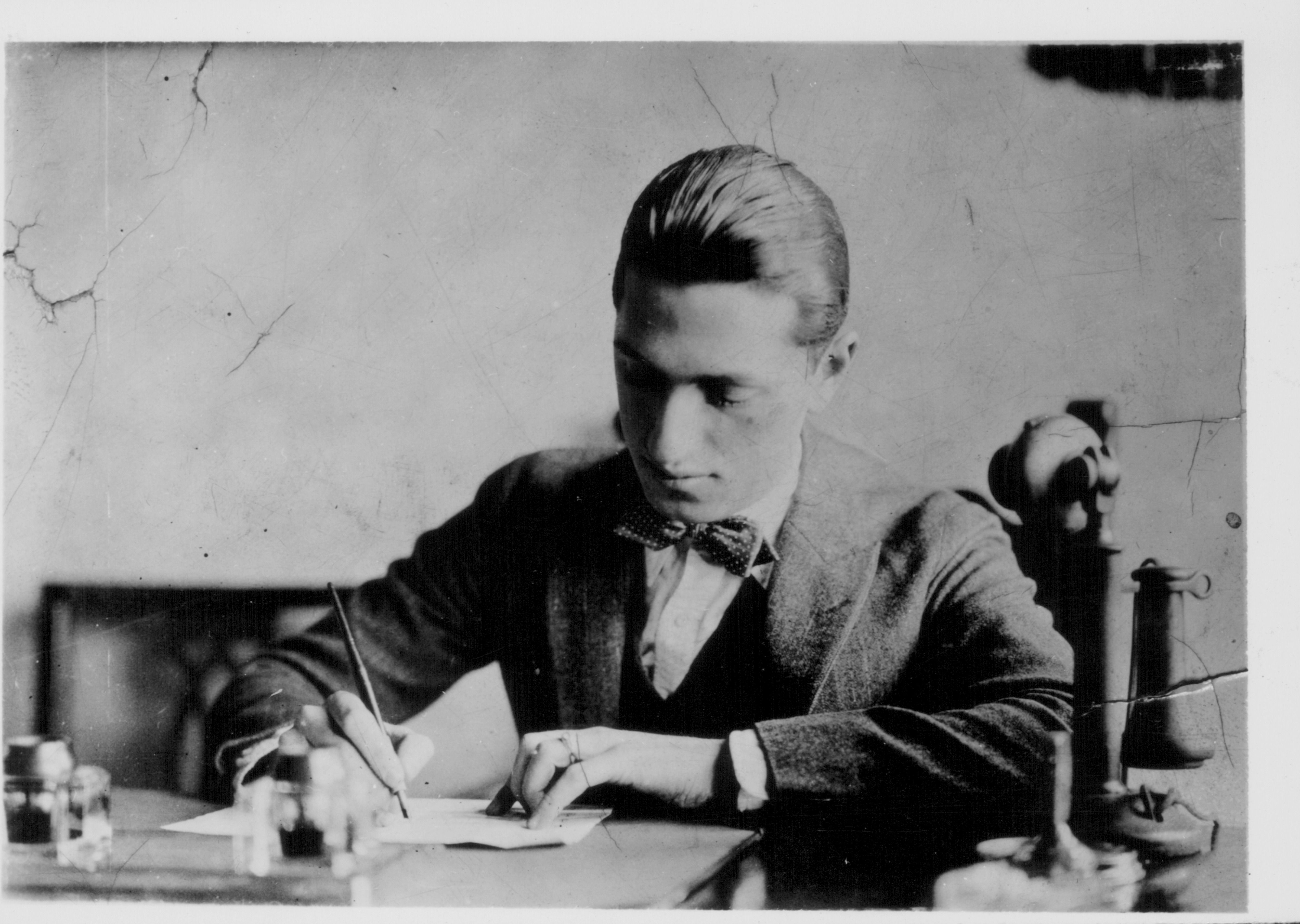 Forgotten History: Glass, Gershwin, And The Art World - h4zpn7y