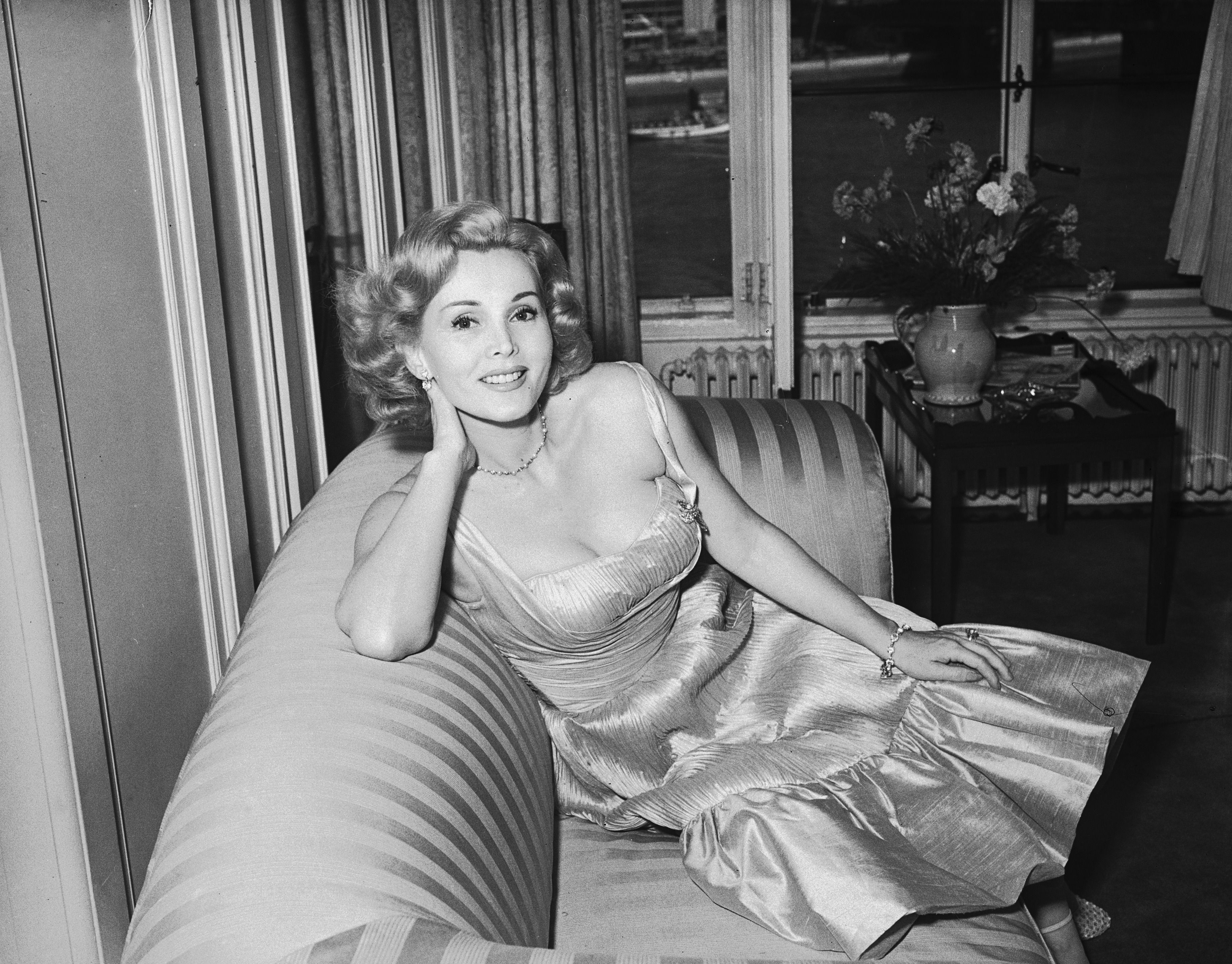 Watch Zsa Zsa Gabor video Watch Zsa Zsa Gabor video